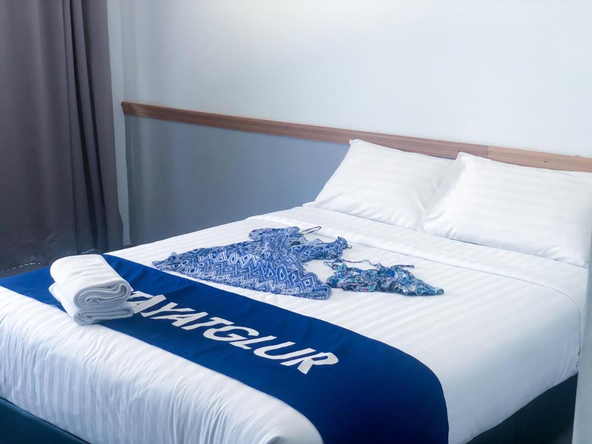 Glur Phuket Patong Beach Bagian luar foto
