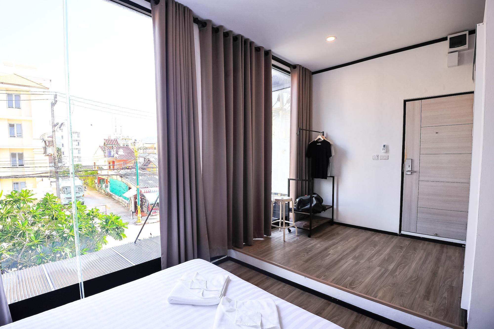 Glur Phuket Patong Beach Bagian luar foto