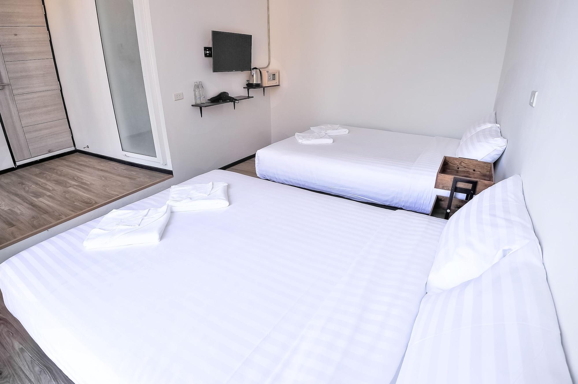 Glur Phuket Patong Beach Bagian luar foto